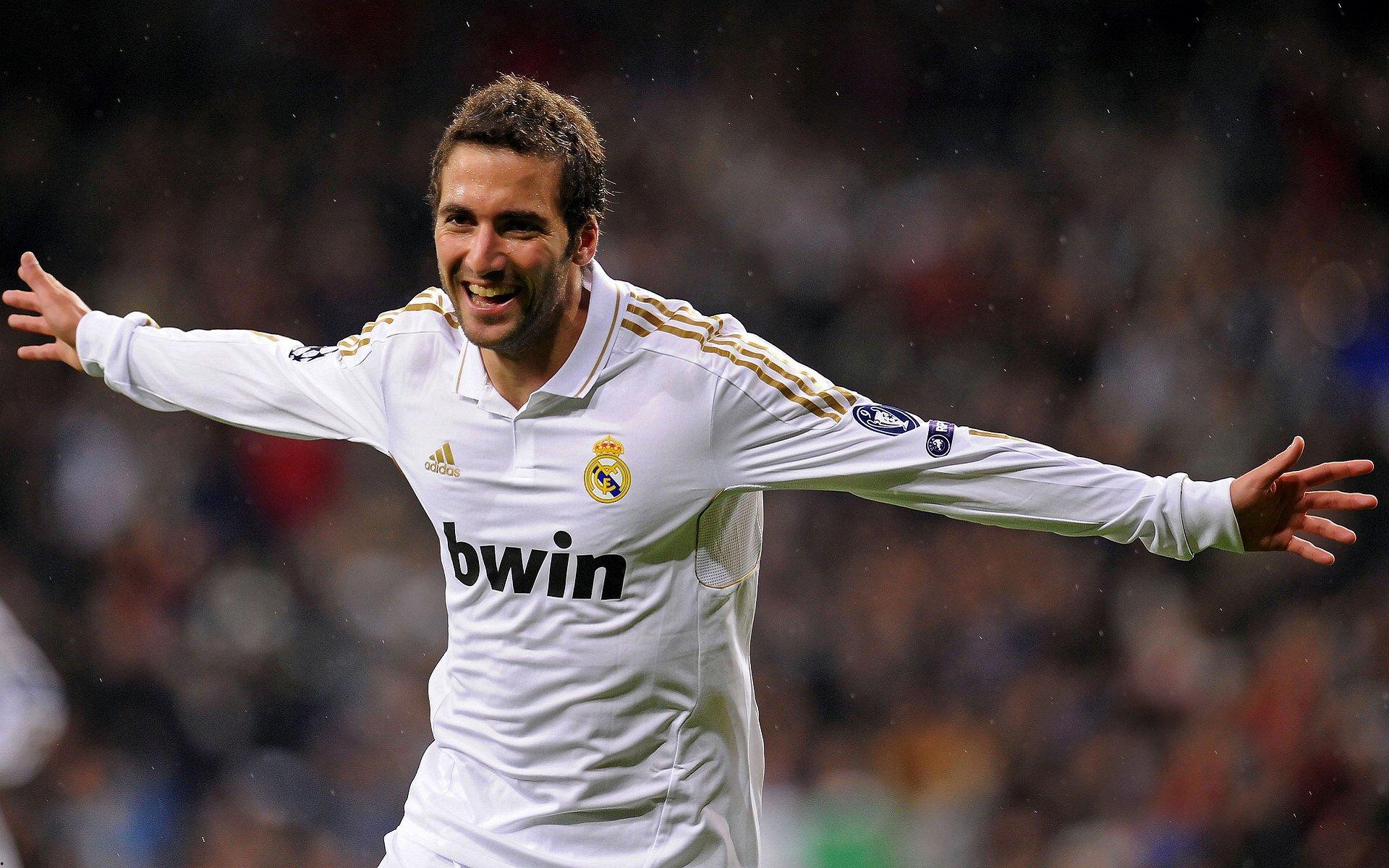 世纪最强球队势不可挡 冠军足迹渐行渐近